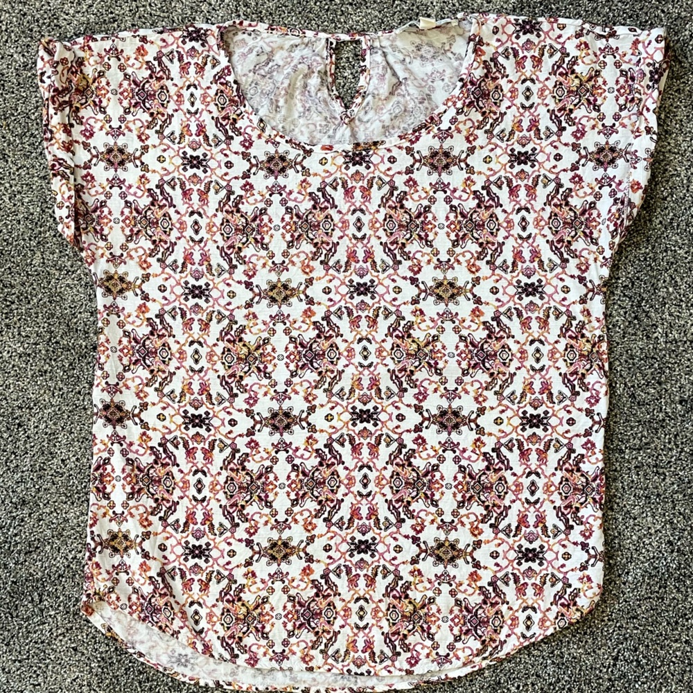 🌻3 for $15🌻 Pink Republic Pattern Tee